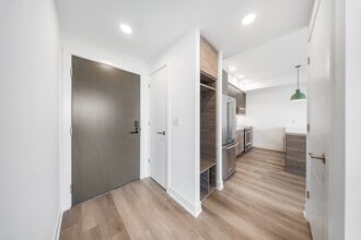 Building Photo - 484 Spadina Ave.