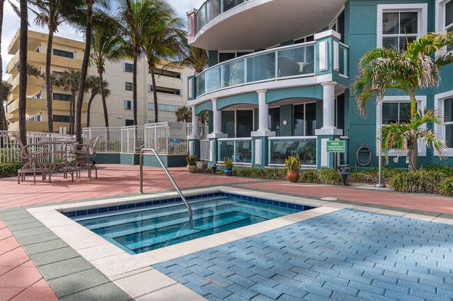 Building Photo - 2051 SE 3rd St