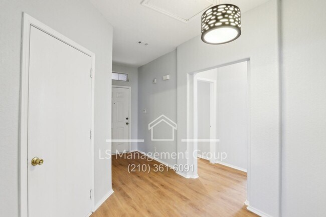 Foto del edificio - 4738 Rosemarys Farm