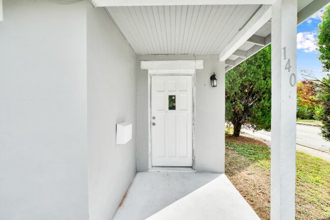 Foto del edificio - 140 Glenarm Pl