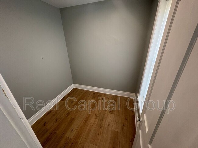Building Photo - 306 3rd St