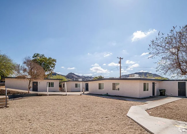 Building Photo - 1529 E Sunnyside Dr