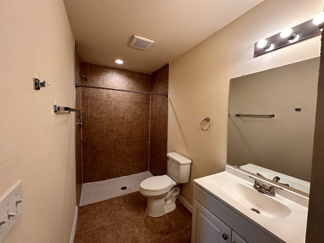 Building Photo - 146 SW 47th Terrace