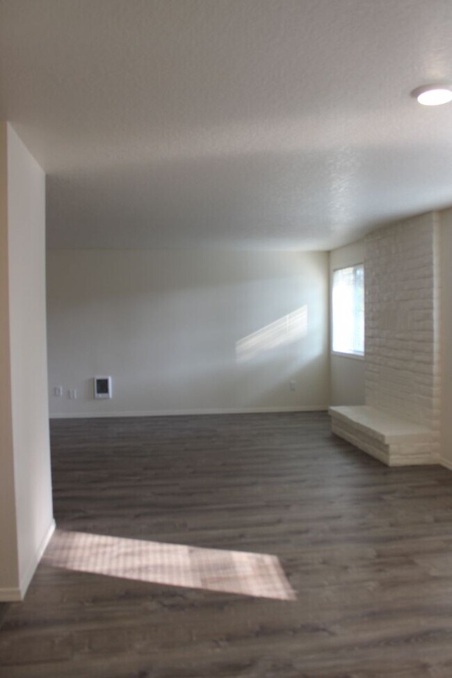 Foto del edificio - 3 Bed 2 Bath Hillsboro Ranch