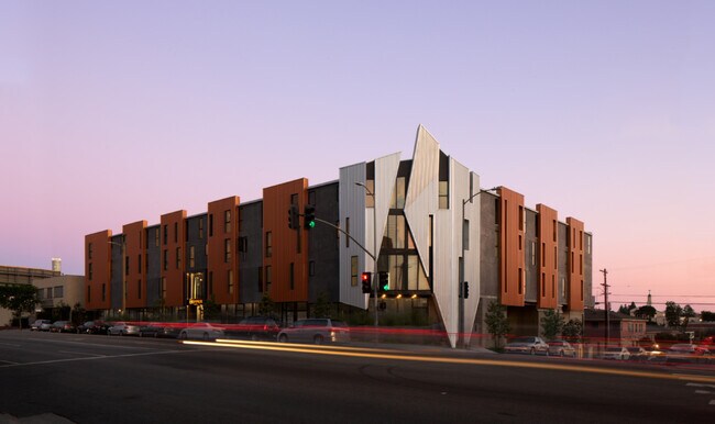 Foto del edificio - 2300 Beverly Blvd