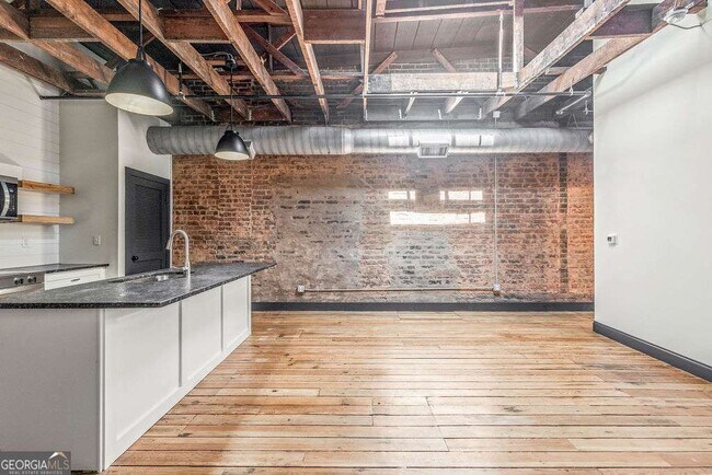 Building Photo - 13 Greenville St S