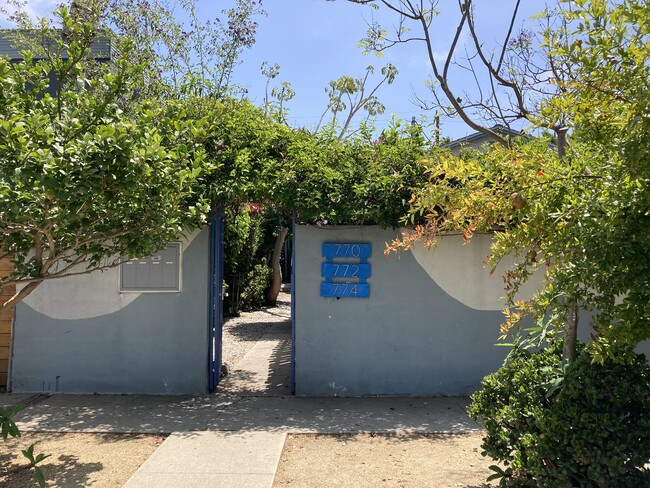 Front entry - 774 Sunset Ave