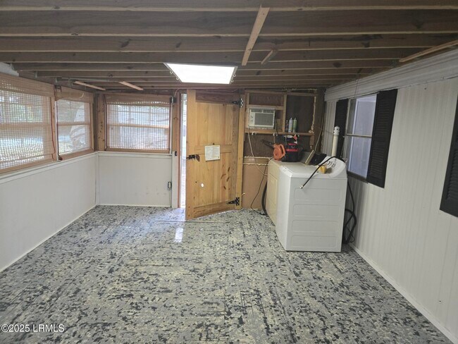Building Photo - 28 Mixon Rd