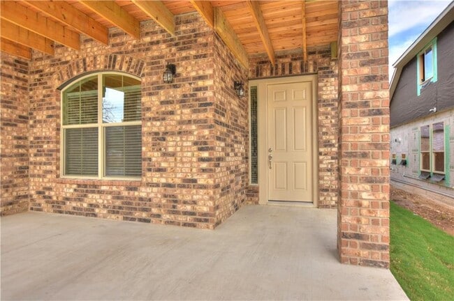 Building Photo - 2412 Etta May Ln