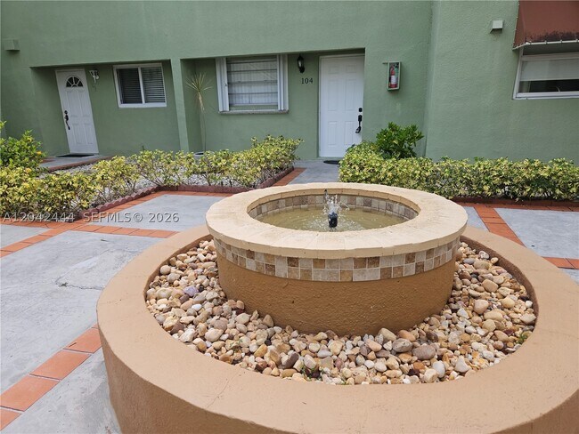 Foto del edificio - 11071 NW 7th St