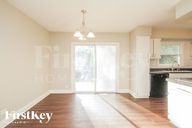 Building Photo - 0N084 Elmwood St