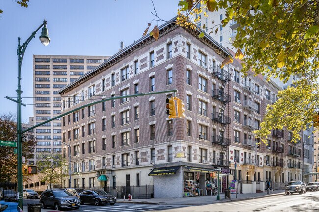 Building Photo - 256-258 Manhattan Ave
