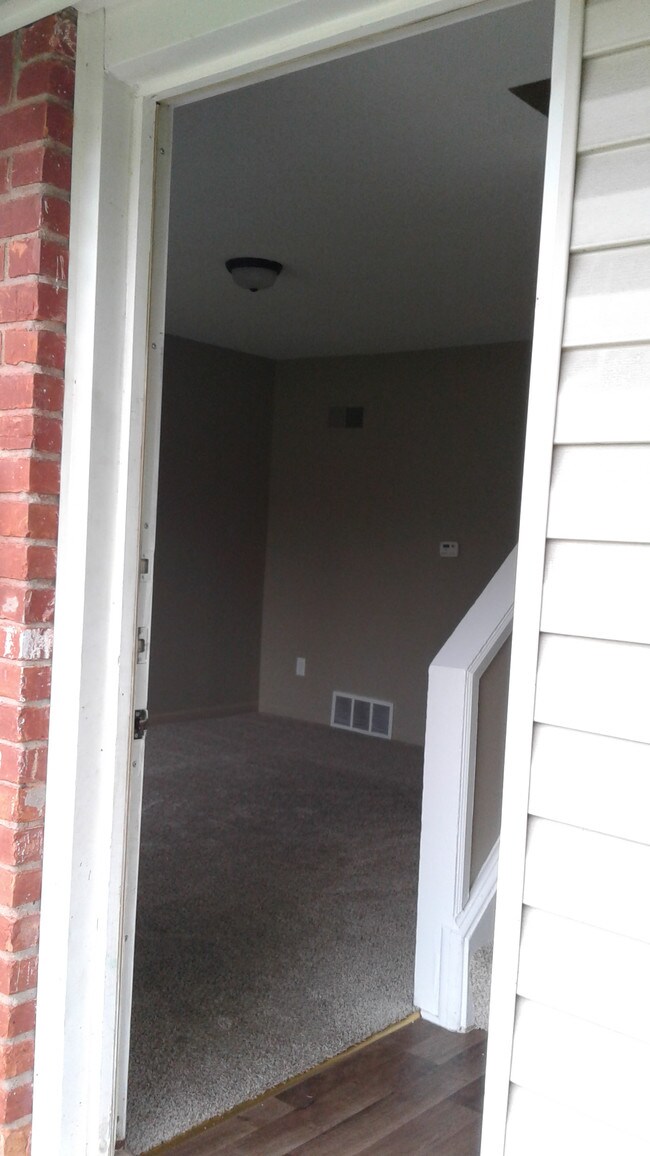 Building Photo - 417 Donovan St