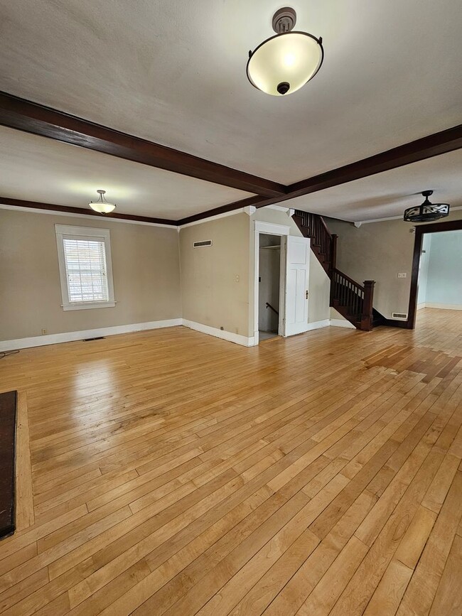 Building Photo - 4 BED | 2.5 BATH | SPACIOUS HOME | WEST