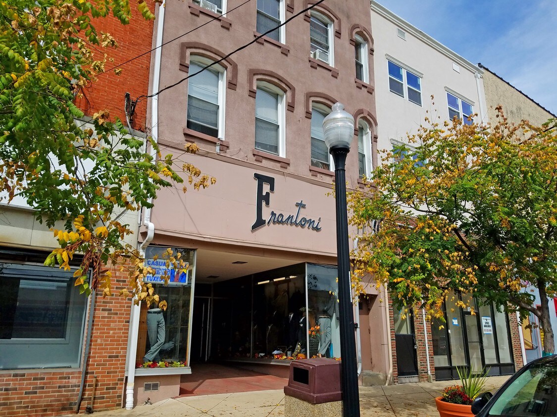 Building Front MAIN PHOTO - 10 E Washington Ave