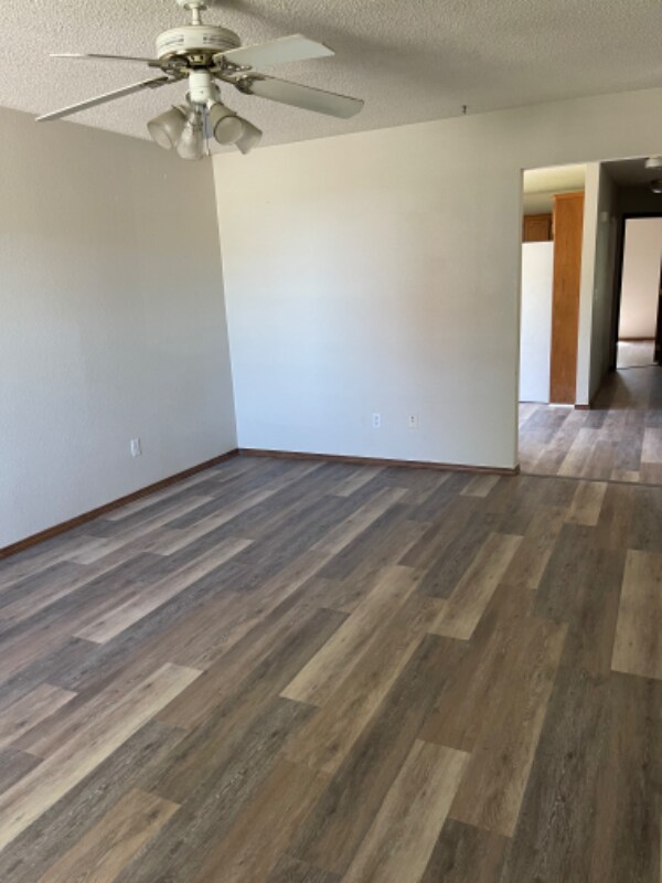 Building Photo - 1305 N Willow Dr