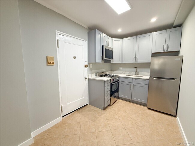 Foto del edificio - 302 E Broadway