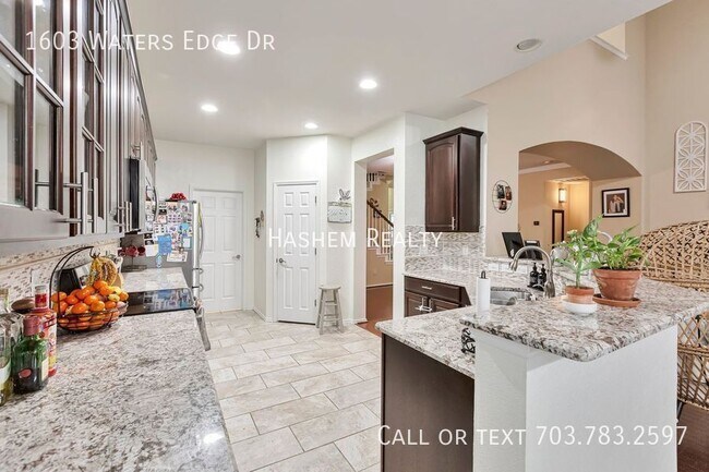 Foto del edificio - 1603 Waters Edge Dr