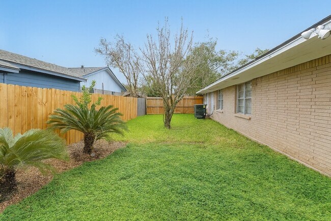 Foto del edificio - 1424 N Avenue F