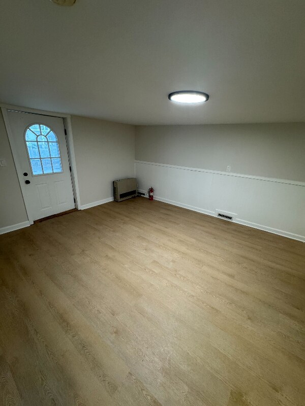 Foto del edificio - 106 Railroad Ave