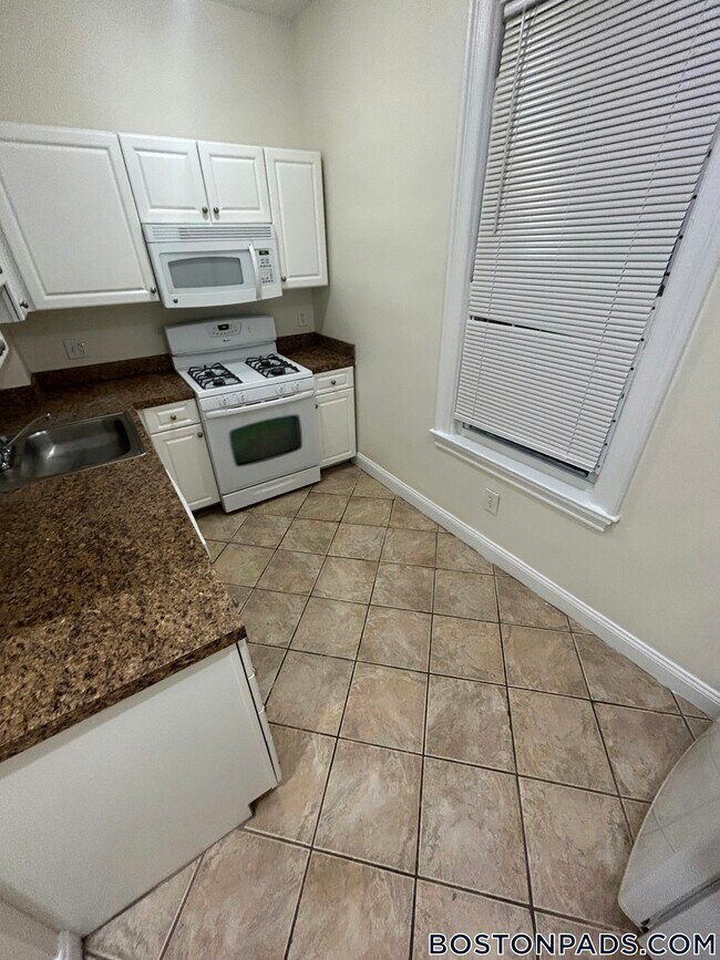 Building Photo - 53 Ashford St