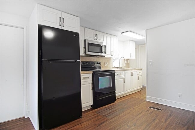 Building Photo - 26 Forest Dr