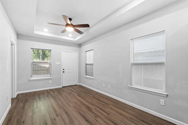 Building Photo - 8161 Tate St