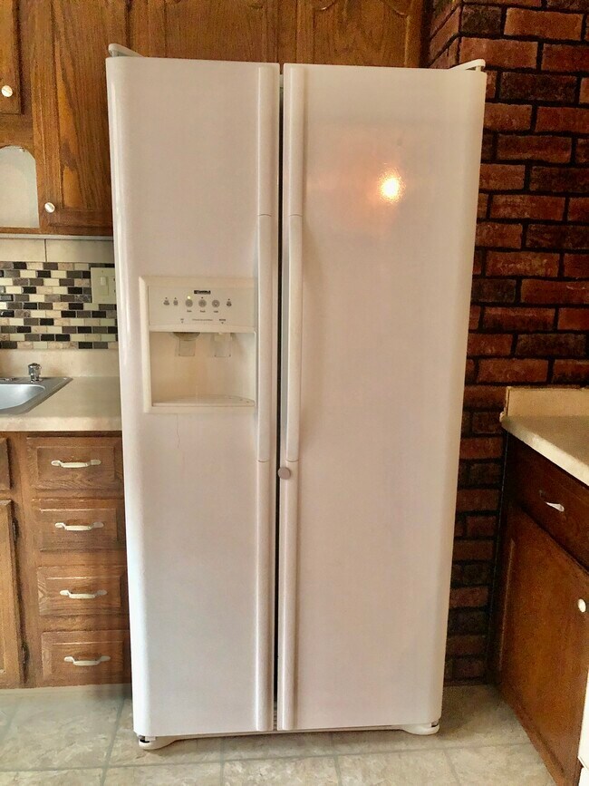 FRIDGE AS OF 10/25 - 30 Inwood Pl