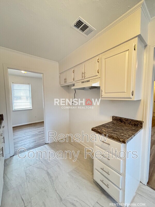 Building Photo - 3602 Suzanne Dr