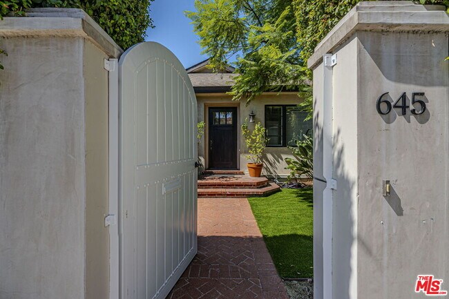 Building Photo - 645 N Sierra Bonita Ave