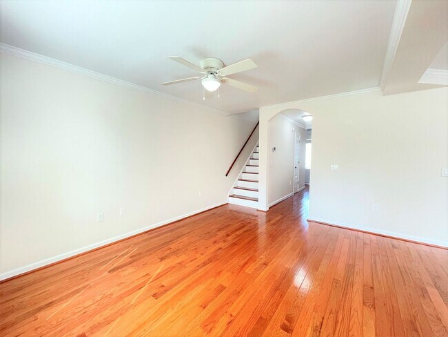 Building Photo - Maple Lane Home with 2 Master Suites!
