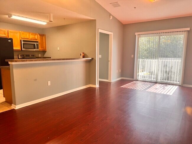 Foto del edificio - 6984 Ortega Woods Dr