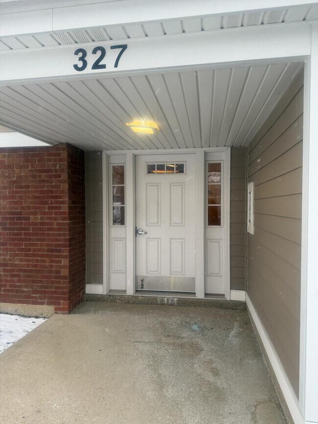 Foto del edificio - 327 Wildberry Ct