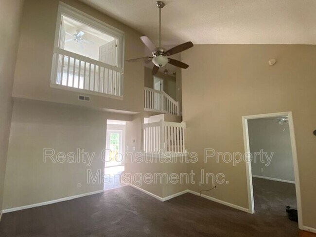 Building Photo - 96 Tannenbaum Cir