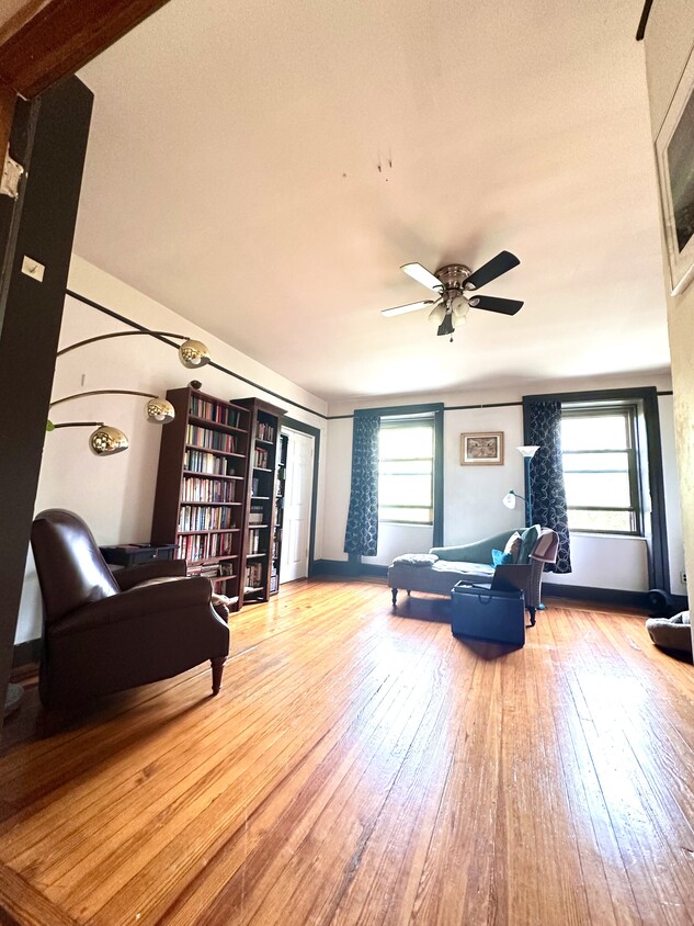 Foto principal - 110 2nd Pl
