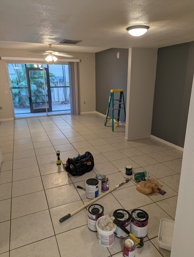 Living room Dinning area - 205 S Courtenay Pky