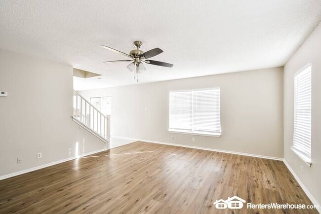 Building Photo - 3bed 2.5 bath 6 miles from Randolph AFB
