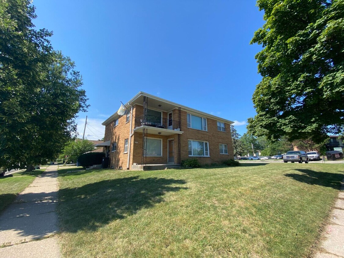 Primary Photo - 6301 W Lakefield Dr