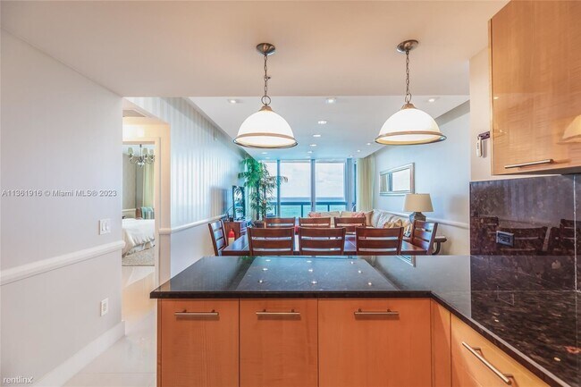Foto del edificio - 3 br, 3 bath Condo - 6899 Collins Ave Unit...