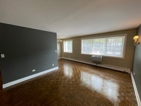 Building Photo - 452 W Oakdale Ave