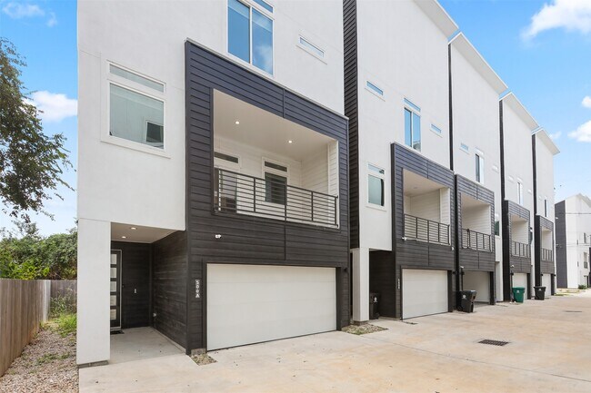 Building Photo - 500 Schweikhardt St