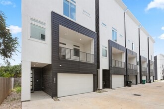 Building Photo - 500 Schweikhardt St