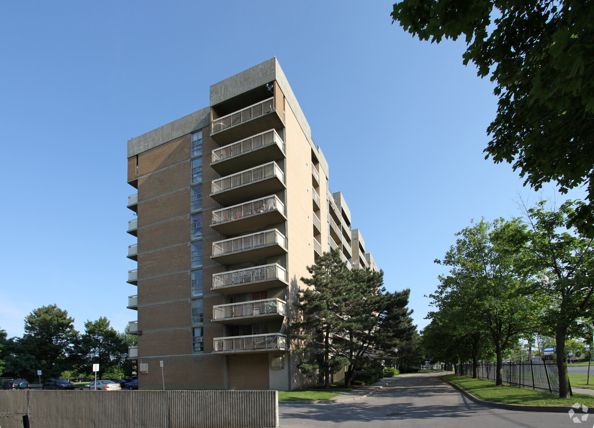 Photo du bâtiment - Alban Woods Apartments