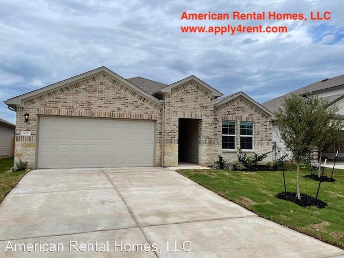 Primary Photo - 4 br, 2 bath House - 925 Armadillo Dr