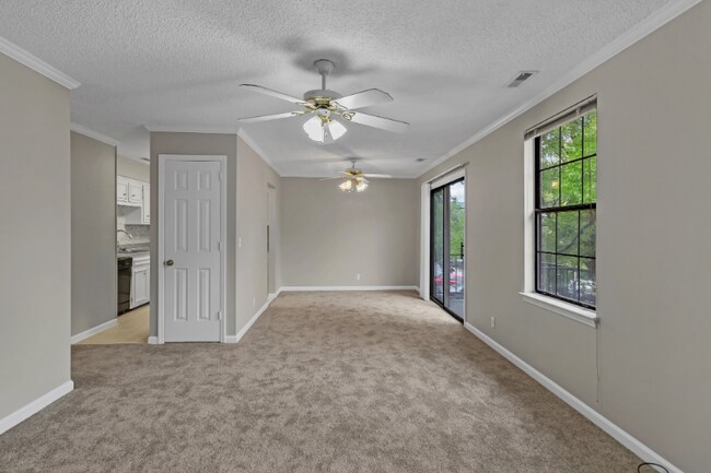 Foto del edificio - 764 Fox Ridge Dr