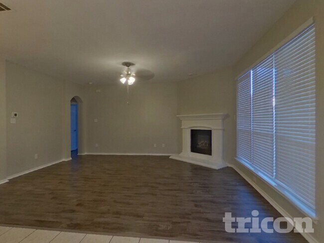 Foto del edificio - 6356 Ferncreek Ln