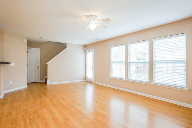 Building Photo - 820 Willow Bay Dr