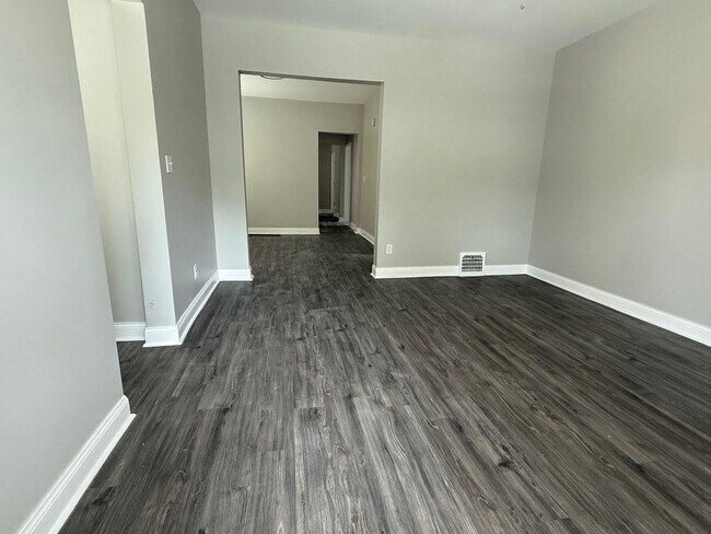 Foto del edificio - 7436 S Langley Ave
