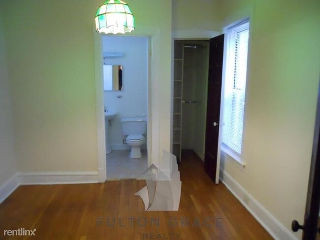 Building Photo - 4407 N Malden St