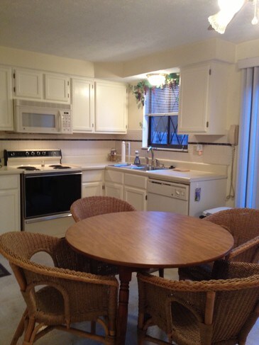 Kitchen - 190 Nottingham Ct